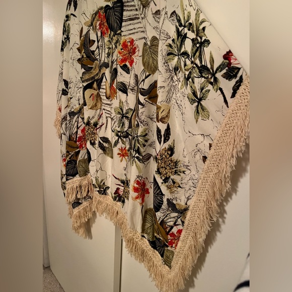 Roffe Fringe Wrap - Picture 6 of 7